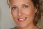 Do heavy earrings or aging have your earlobes sagging? Discover the top solutions for stretched earlobes, from non-surgical dermal fillers to permanent earlobe repair surgery. Our expert guide covers causes, prevention, costs, and recovery. Restore your confidence and wear your favorite jewelry again.
