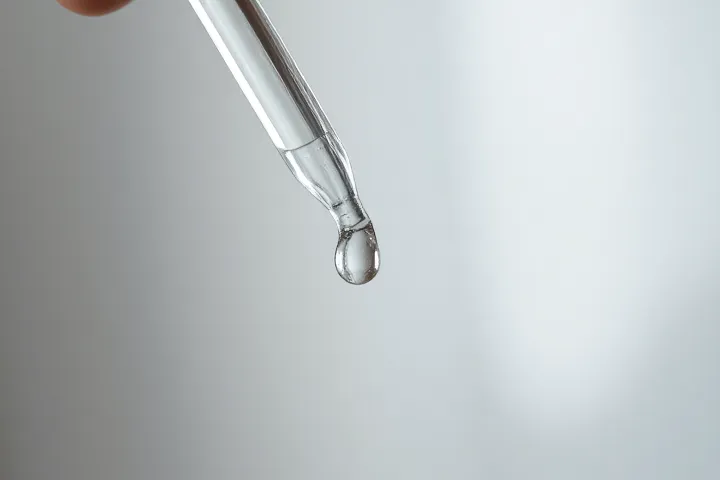 Don't just fight your adult acne—understand it. Learn about the unique triggers and the most effective, gentle ingredients for mature skin. This guide provides the tools you need for a successful adult acne treatment plan.