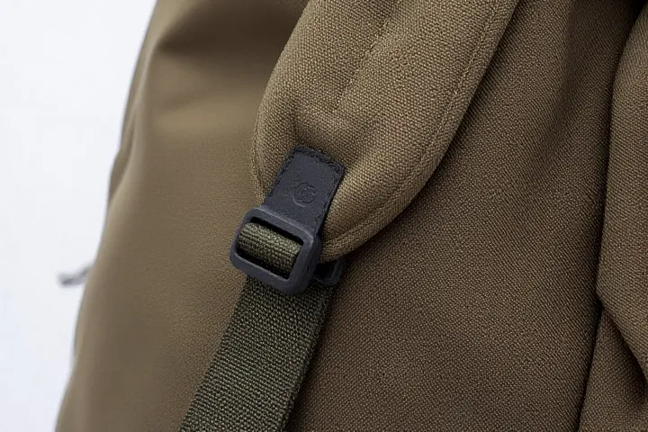Tired of laptop bags that fall apart after a year? Learn to spot the signs of quality craftsmanship, from reinforced stitching to superior materials. Our in-depth guide will help you invest in a bag that not only looks great but is built to last. Don't settle for less.